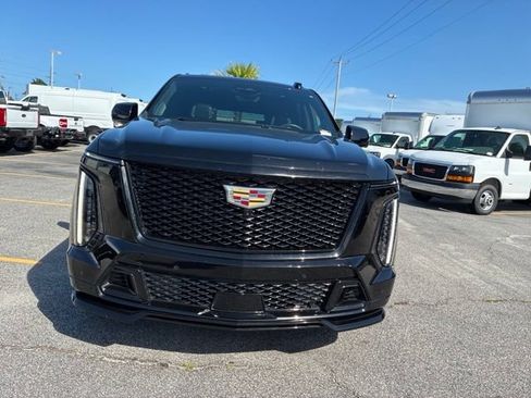 Used 2025 Cadillac Escalade ESV V AWD/4WD image 8