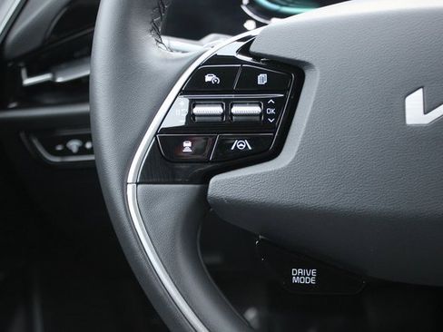 Used 2023 Kia Niro EX image 13