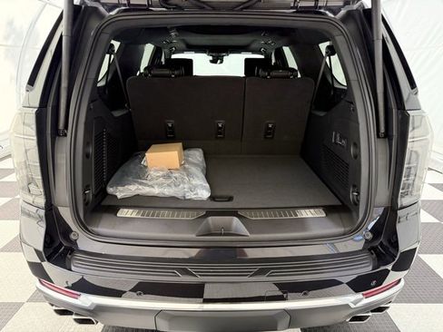 New 2025 Chevrolet Suburban High Country image 5