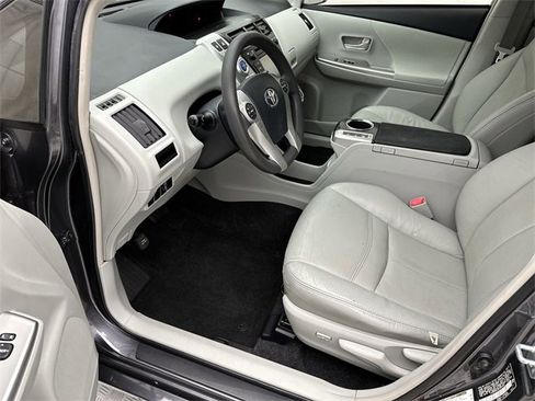 Used 2014 Toyota Prius V Three image 11