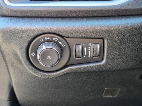 New 2026 Chrysler Pacifica Select image 12