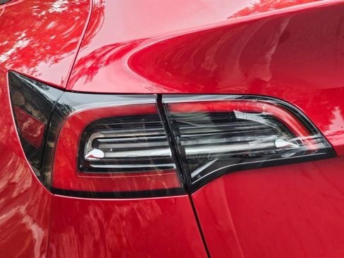 Used 2022 Tesla Model Y Long Range AWD/4WD image 29