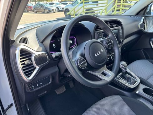 Used 2025 Kia Soul LX w/ LX Technology Package FWD image 33