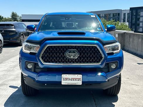 Used 2018 Toyota Tacoma TRD Sport w/ Technology Package AWD/4WD image 2