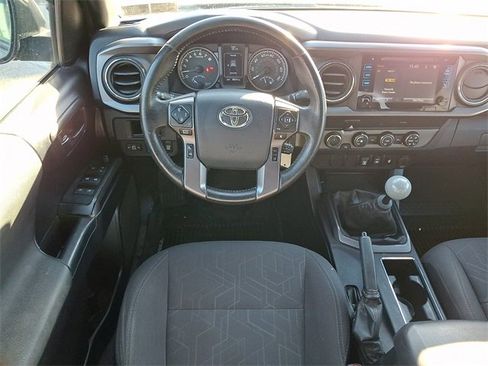 Used 2019 Toyota Tacoma TRD Off-Road image 11