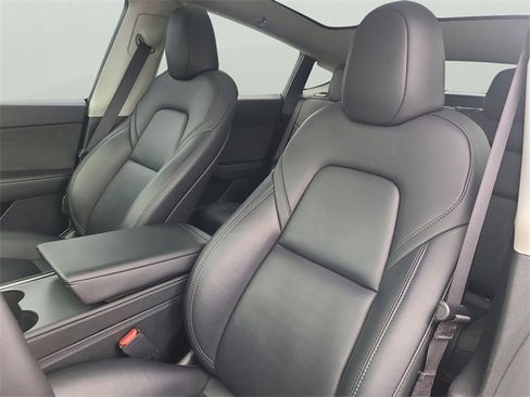 Used 2024 Tesla Model Y Performance image 23