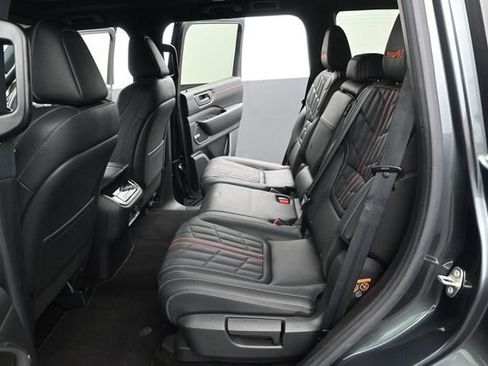 Used 2025 Nissan Armada PRO-4X w/ Pro-4X Premium Package AWD/4WD image 14