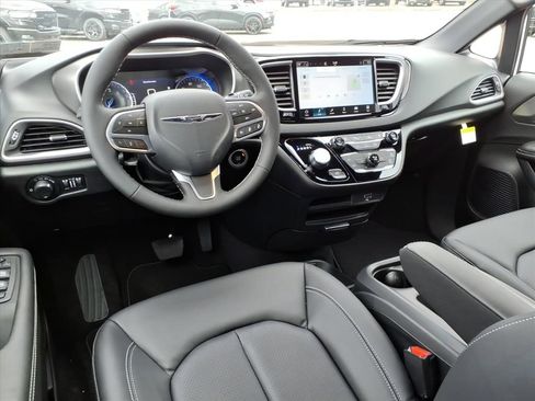 New 2026 Chrysler Voyager LX FWD image 11