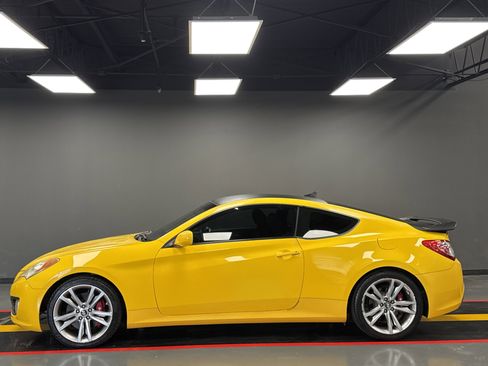 Used 2012 Hyundai Genesis 3.8 RWD image 2