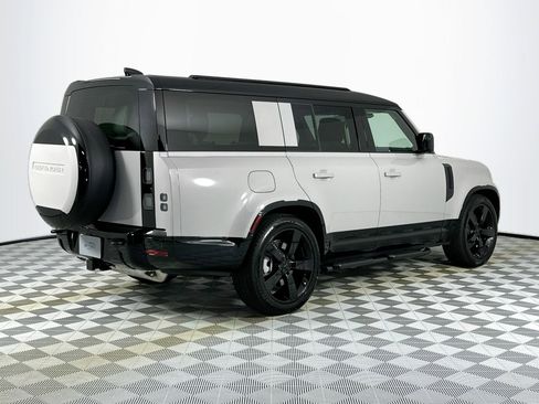 New 2026 Land Rover Defender 130 X-Dynamic SE image 5