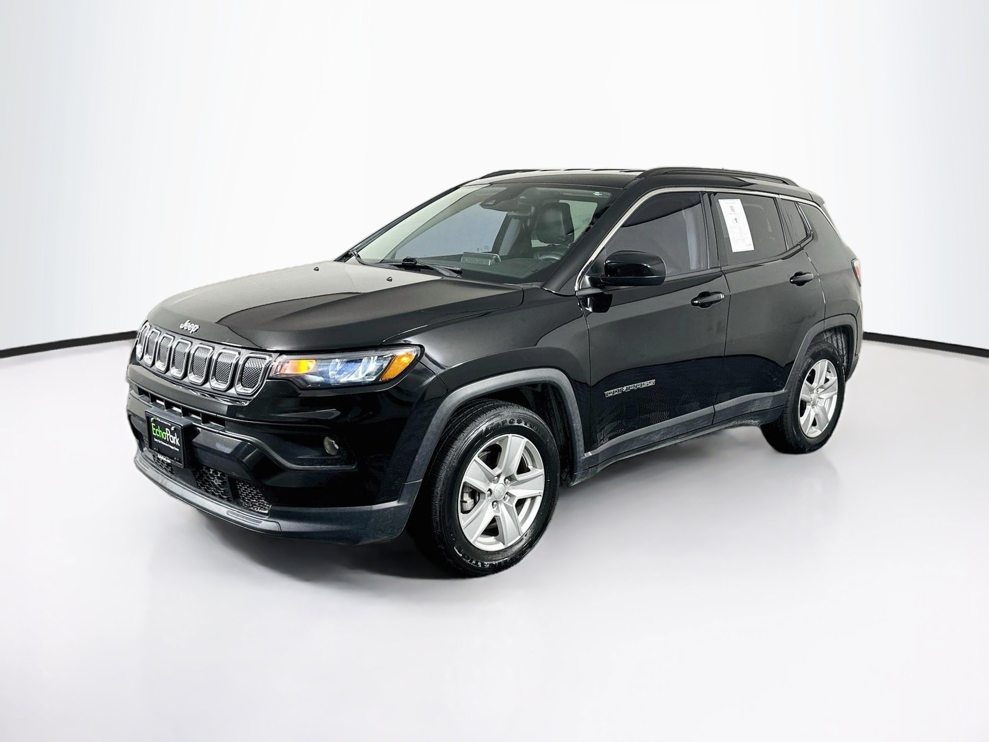 Used 2022 Jeep Compass Latitude FWD image 3