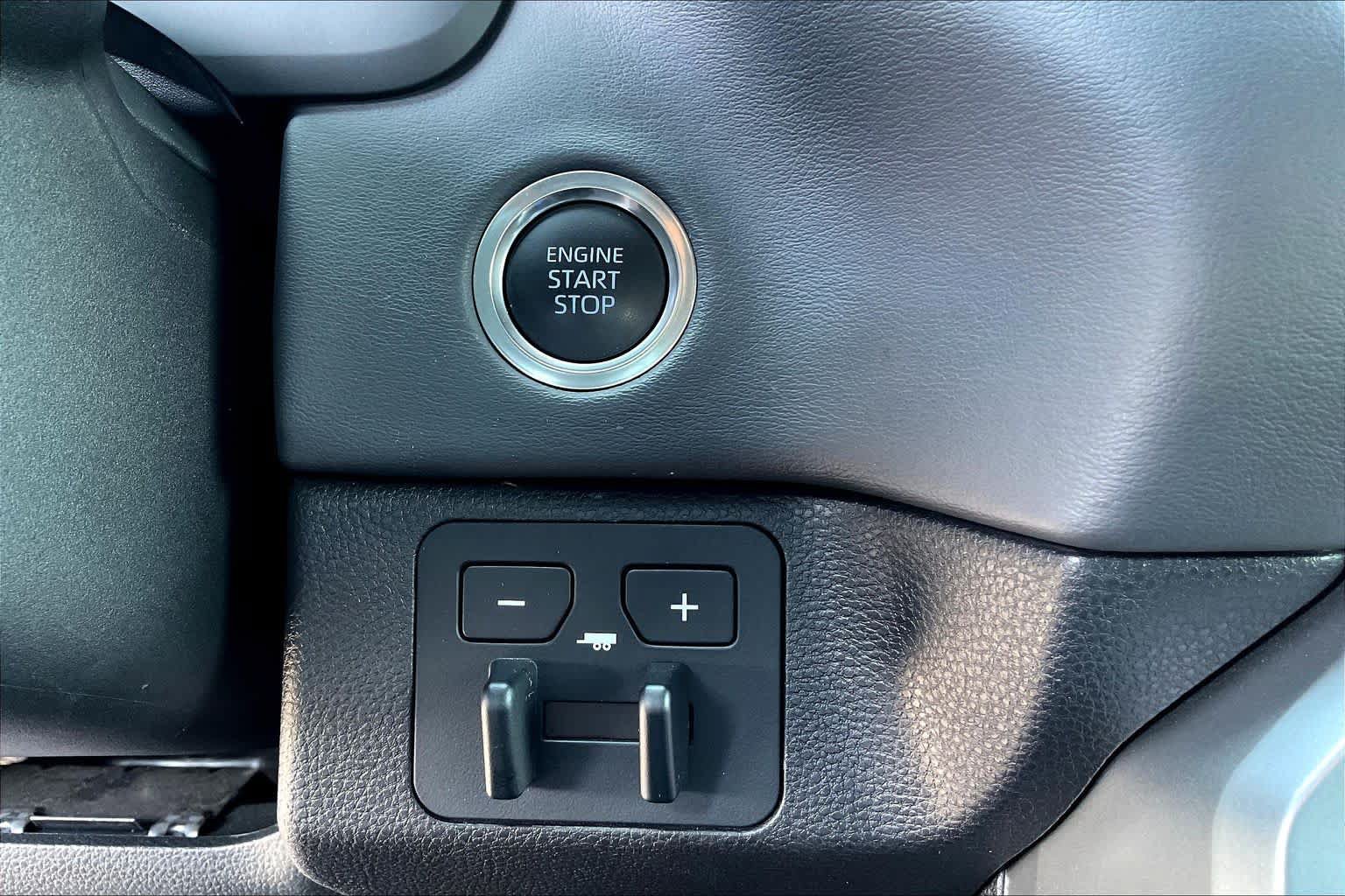 Used 2024 Toyota Tundra Platinum AWD/4WD image 32