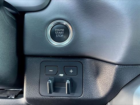 Used 2024 Toyota Tundra Platinum AWD/4WD image 32