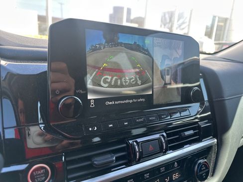 Used 2022 Nissan Pathfinder SL image 6