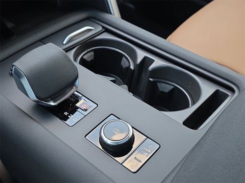 New 2026 Land Rover Discovery Limited Edition image 25