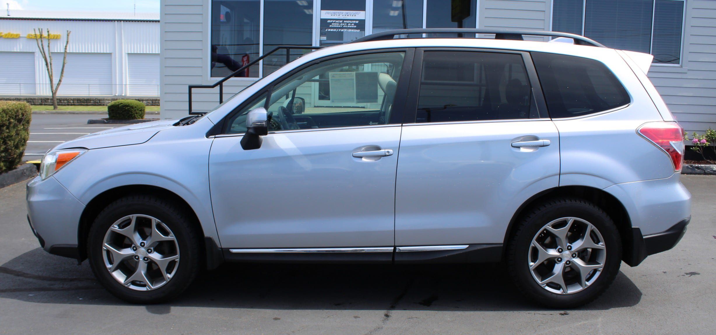 Used 2016 Subaru Forester 2.5i Touring w/ Eyesight & Navigation System AWD/4WD image 3