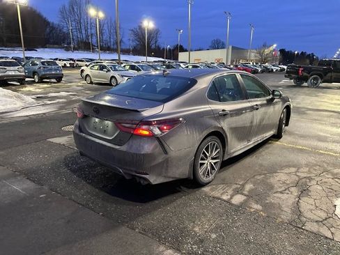 Used 2024 Toyota Camry SE w/ Cold Weather Package image 3