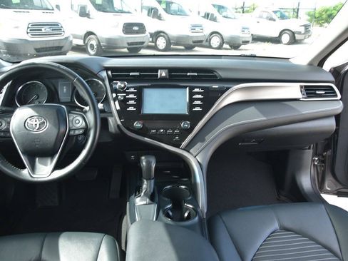 Used 2018 Toyota Camry SE FWD image 15