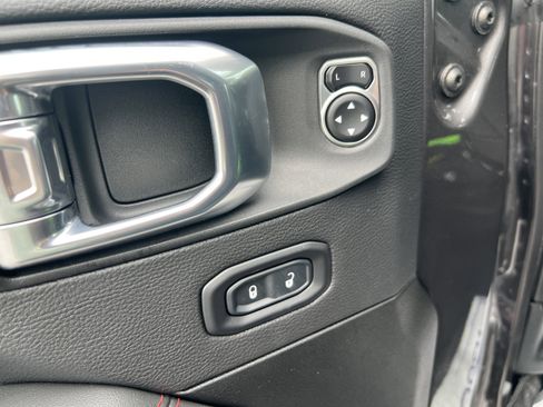 Used 2026 Jeep Gladiator Rubicon AWD/4WD image 17