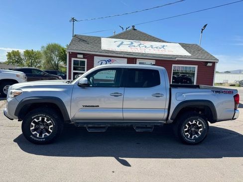 Used 2018 Toyota Tacoma TRD Off-Road AWD/4WD image 2