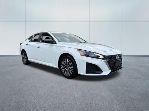 Used 2025 Nissan Altima 2.5 SV FWD image 4
