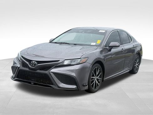Used 2023 Toyota Camry SE FWD image 1