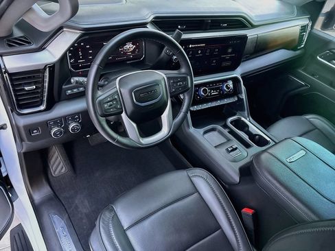 Used 2025 GMC Sierra 3500 Denali w/ Denali Reserve Package AWD/4WD image 9