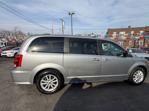 Used 2018 Dodge Grand Caravan SXT image 6