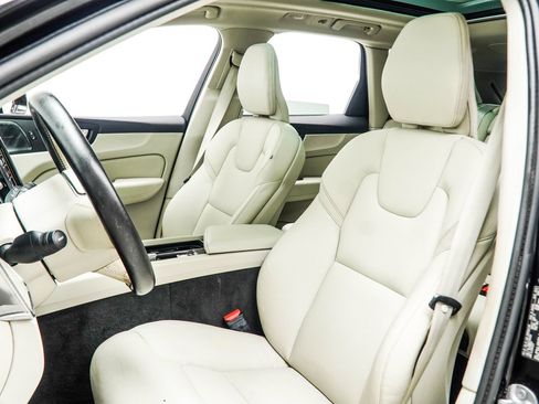 Used 2023 Volvo XC60 B5 Plus w/ Protection Package Premier FWD image 33