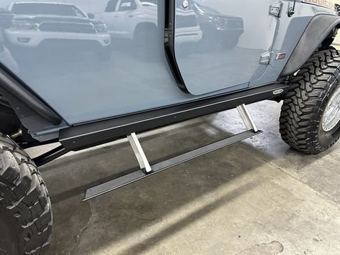 Used 2013 Jeep Wrangler Unlimited Rubicon AWD/4WD image 13