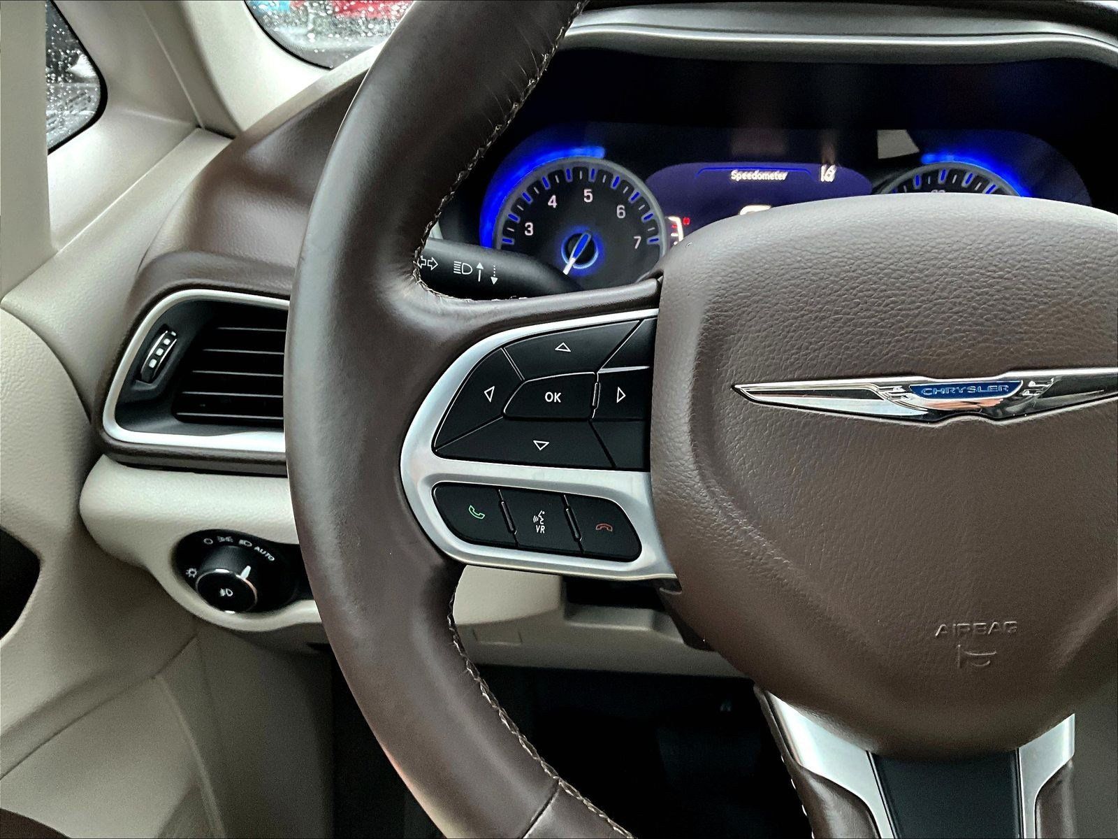 Used 2019 Chrysler Pacifica Touring Plus w/ Advanced Safetytec Group FWD image 10