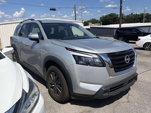 Used 2025 Nissan Pathfinder SV FWD image 1