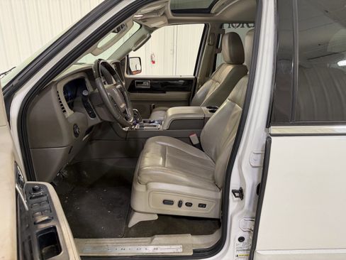 Used 2015 Lincoln Navigator Base image 11