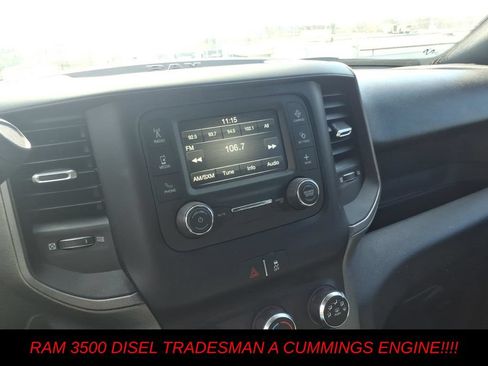 Used 2024 RAM 3500 Tradesman w/ Chrome Appearance Group AWD/4WD image 17