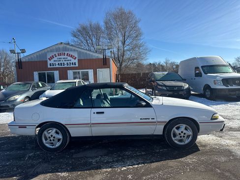 Used 1992 Pontiac Sunbird SE image 4