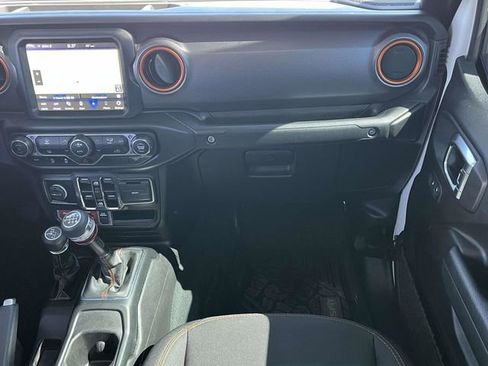 Used 2023 Jeep Gladiator Mojave AWD/4WD image 18