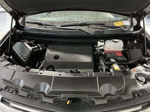 Used 2023 Chevrolet Traverse LT FWD image 28