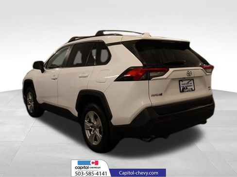 Used 2020 Toyota RAV4 XLE w/ Carpet Mat Package AWD/4WD image 5