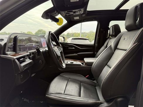 Used 2022 Cadillac Escalade ESV Premium Luxury image 9
