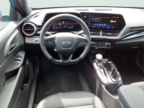 Used 2025 Chevrolet Trax RS w/ Driver Confidence Package FWD image 7
