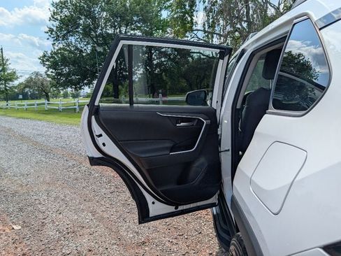 Used 2023 Toyota RAV4 XLE AWD/4WD image 11