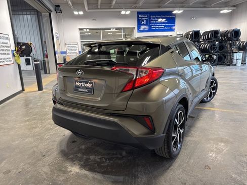 Used 2021 Toyota C-HR XLE image 5