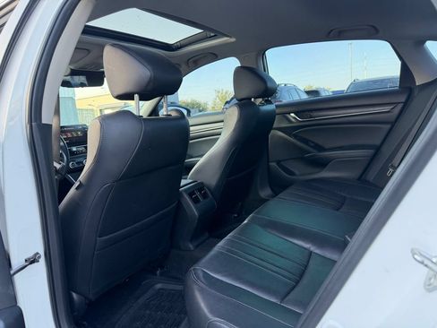 Used 2018 Honda Accord Touring image 6