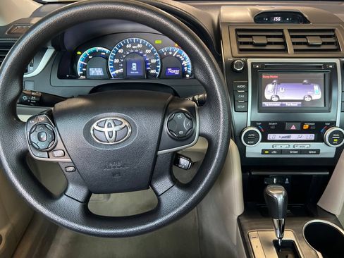 Used 2014 Toyota Camry LE FWD image 14