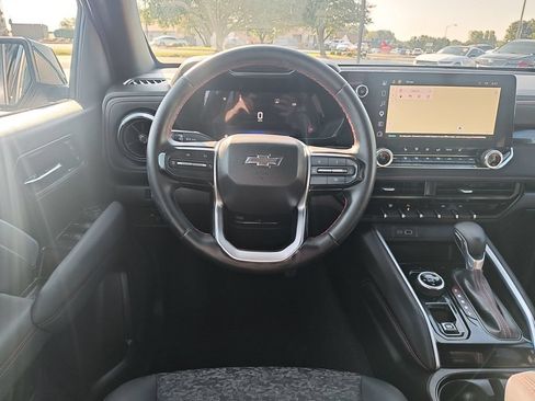 Used 2023 Chevrolet Colorado Z71 w/ Z71 Convenience Package 2 AWD/4WD image 16