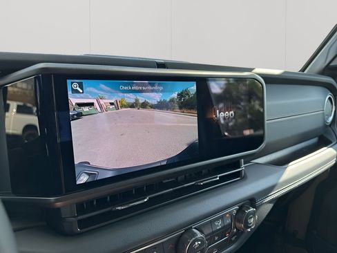 New 2025 Jeep Gladiator Sport image 39