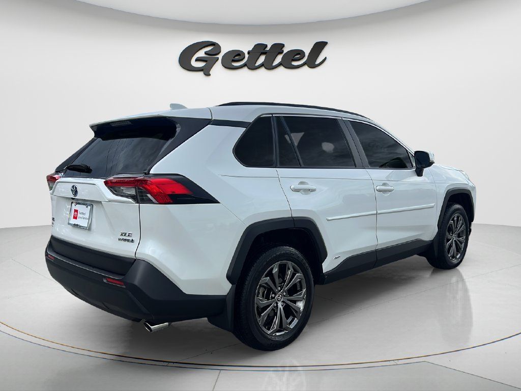 Used 2023 Toyota RAV4 XLE Premium AWD/4WD image 4