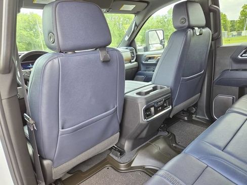 Used 2025 Chevrolet Silverado 1500 High Country w/ Technology Package AWD/4WD image 30
