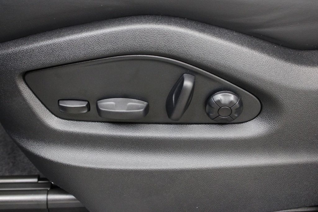 Used 2025 Porsche Cayenne S AWD/4WD image 26