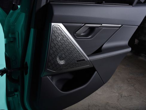 Used 2025 BMW M5 w/ Carbon Package image 36